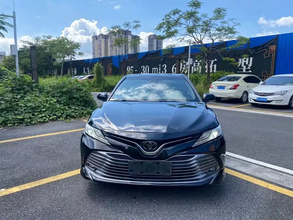 Toyota Camry 2018 — фото 2