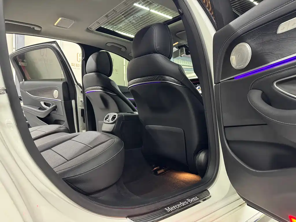 Mercedes-Benz E-Class 2019 — фото 12