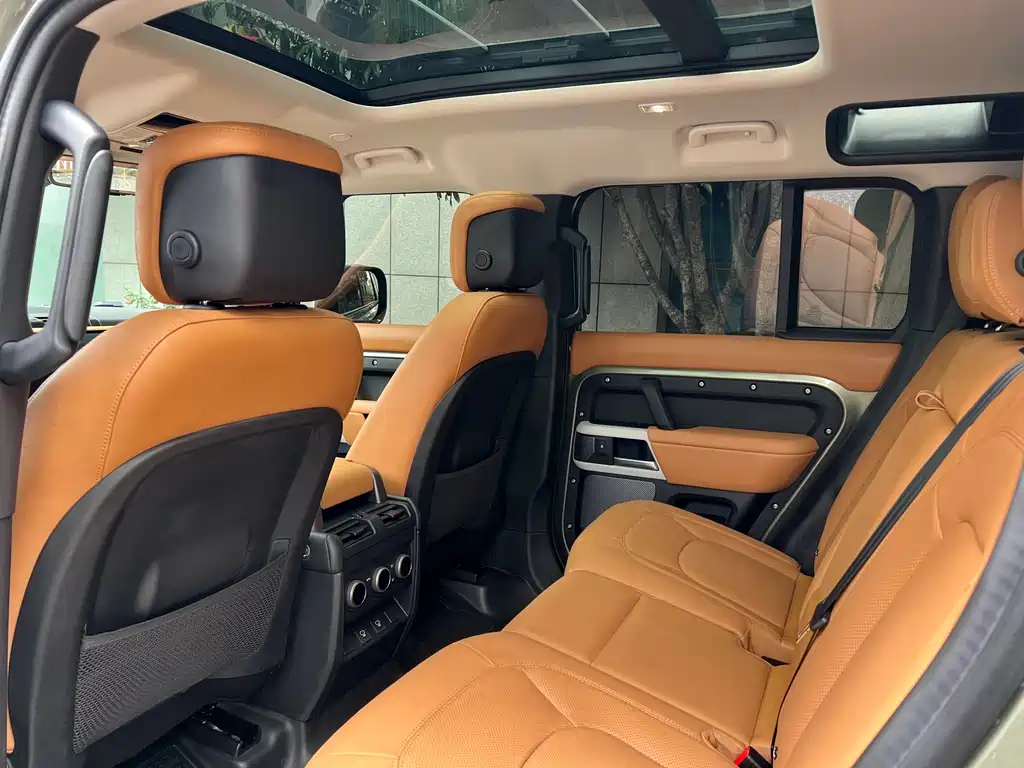 Land Rover Defender 2024 — фото 13