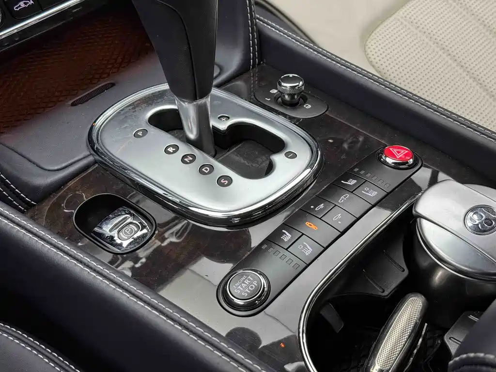 Bentley Continental 2015 — фото 13