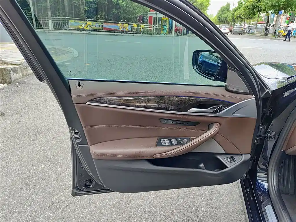 BMW 5 Series 2022
