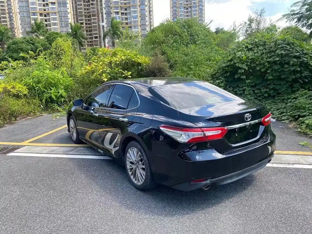 Toyota Camry 2018 — фото 4