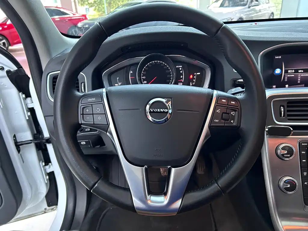 Volvo S60 2018 — фото 16