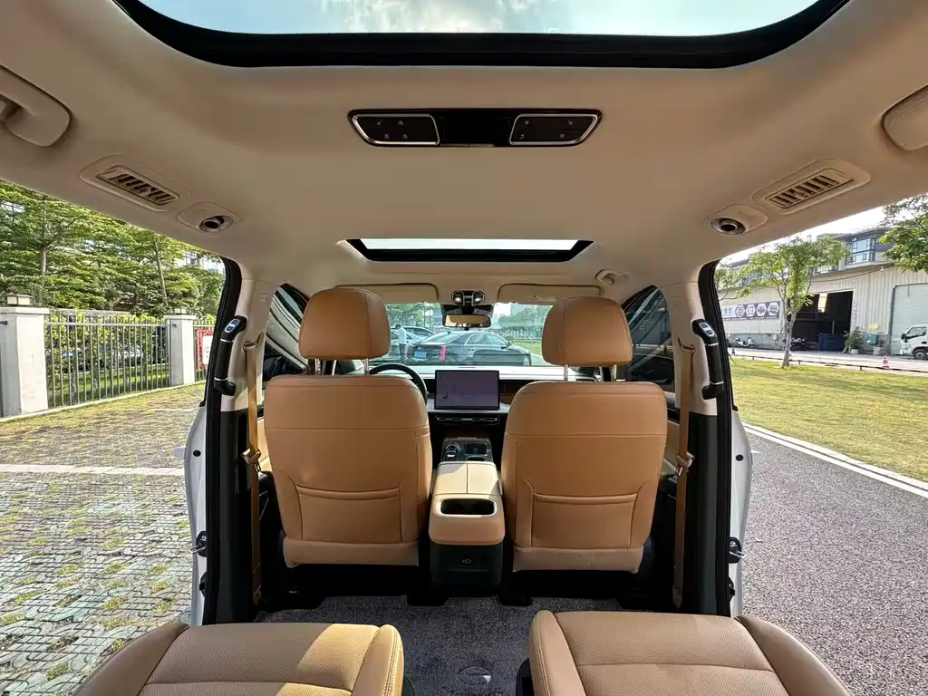 GAC Motor E8 PHEV 2025 — фото 36