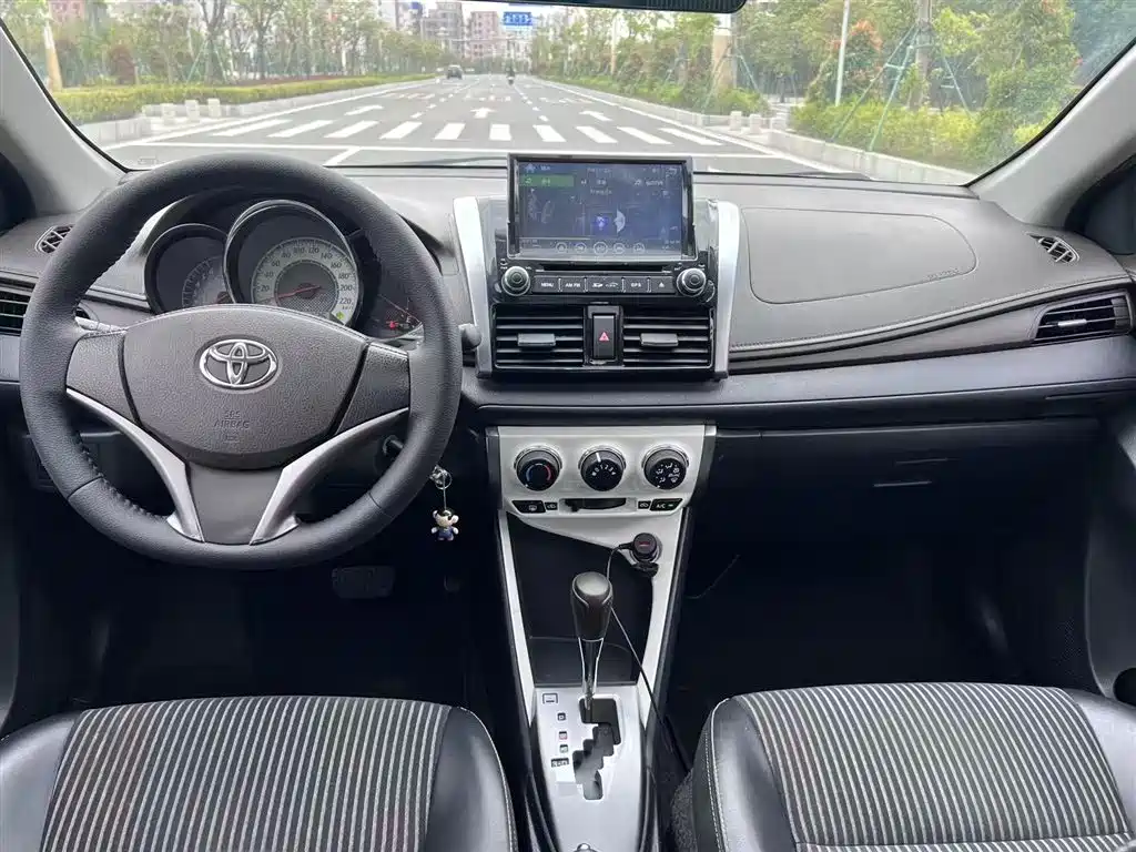 Toyota Yaris L 2016 — фото 5