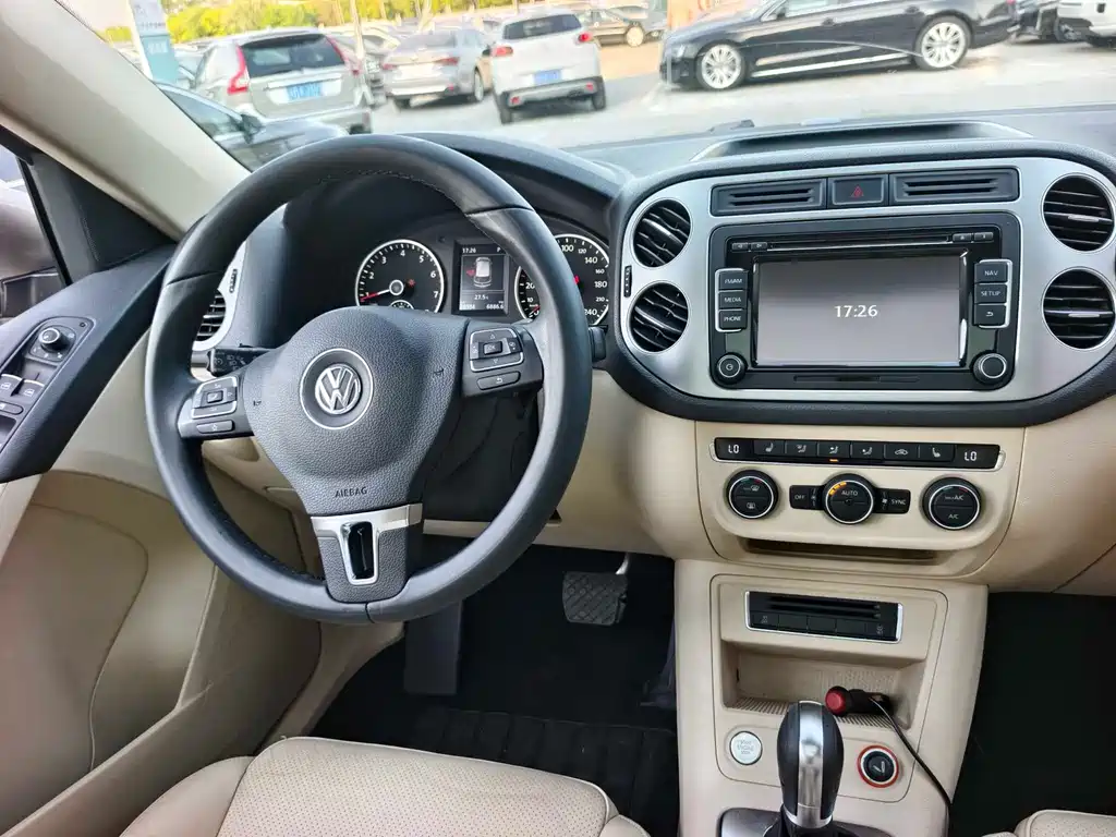Volkswagen Tiguan 2015 — фото 12