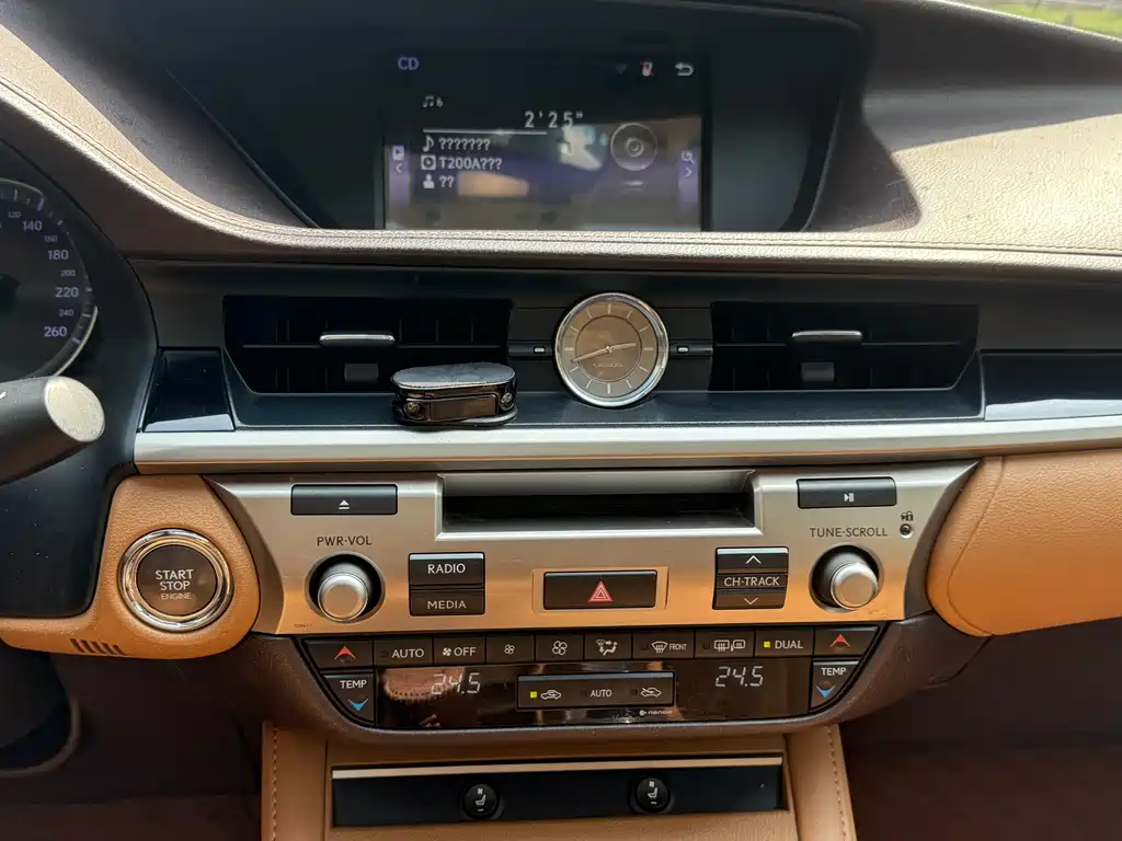 Lexus ES 2018 — фото 14