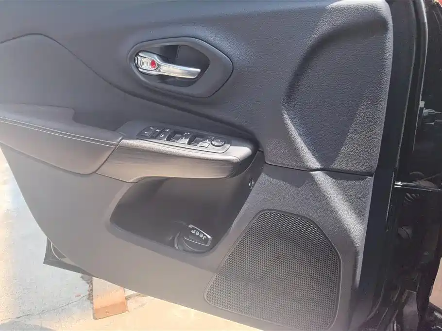 Jeep Cherokee 2021