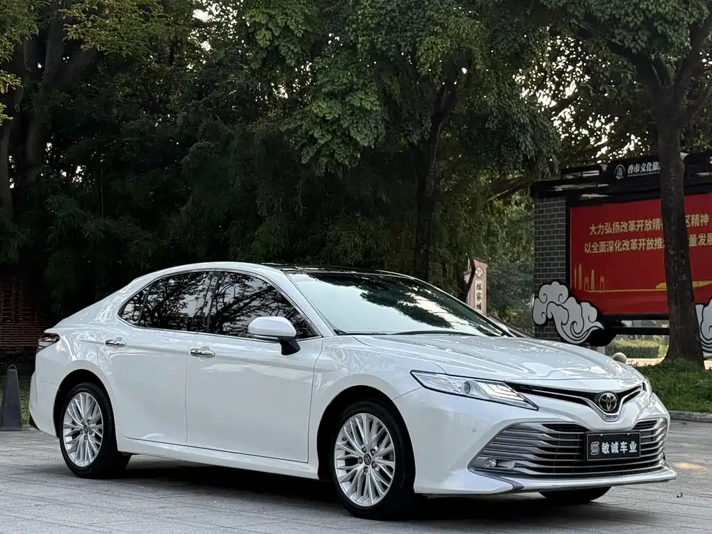 Toyota Camry 2020 — фото 2