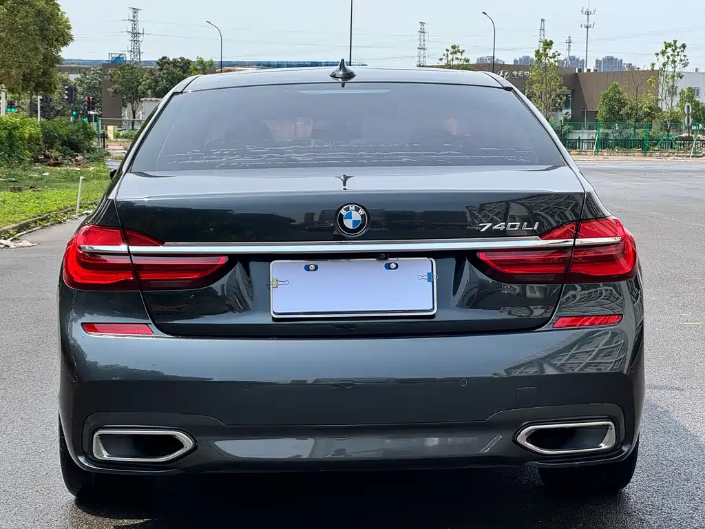 BMW 7 Series 2018 — фото 12