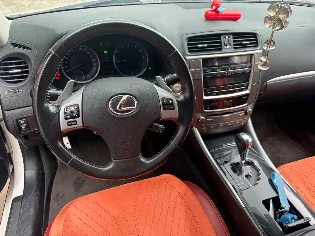 Lexus IS 2012