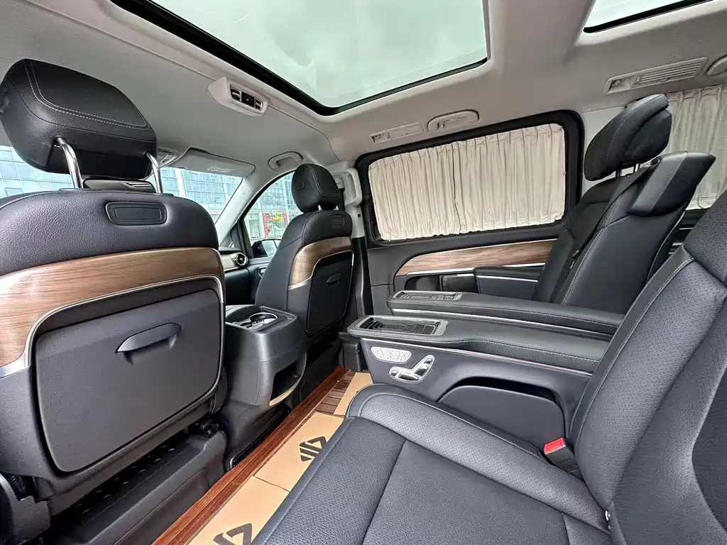 Mercedes-Benz V-Class 2021 — фото 11