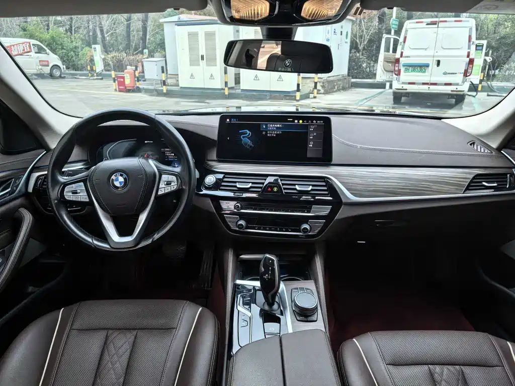 BMW 5 Series New Energy 2023 — фото 7