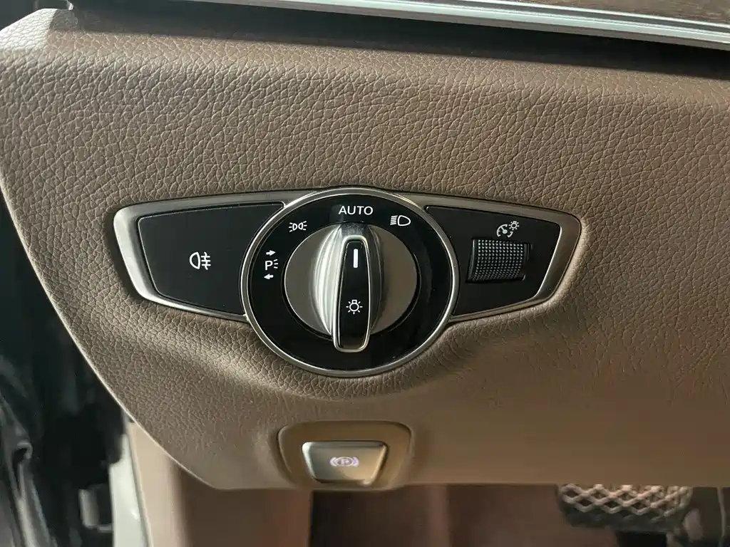 Mercedes-Benz E-Class 2023 — фото 16
