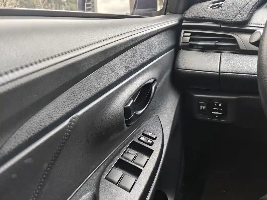 Toyota Yaris L 2021 — фото 18