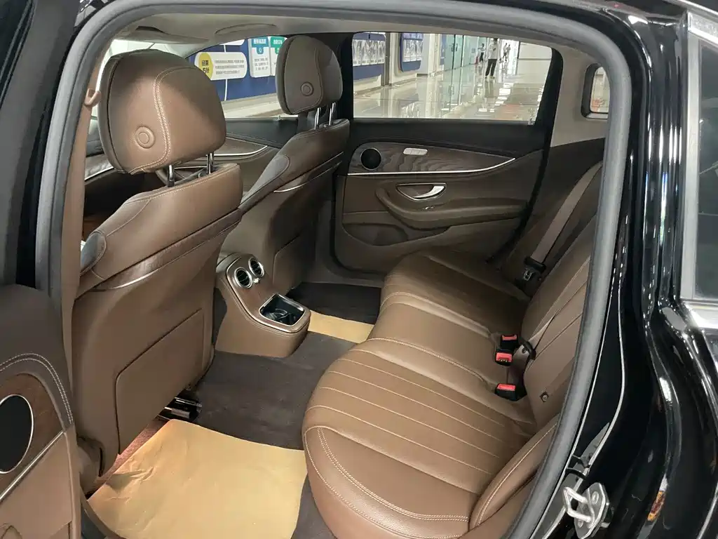 Mercedes-Benz E-Class 2023 — фото 11