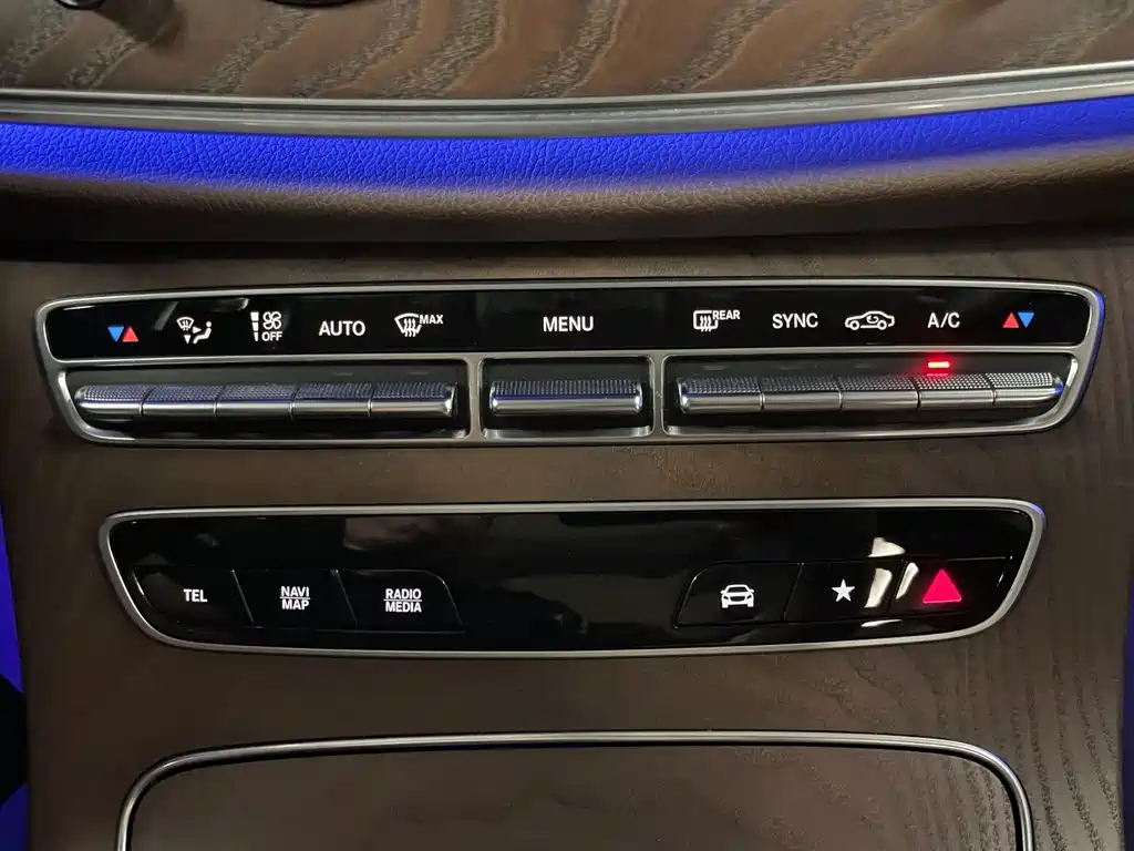Mercedes-Benz E-Class 2023 — фото 20