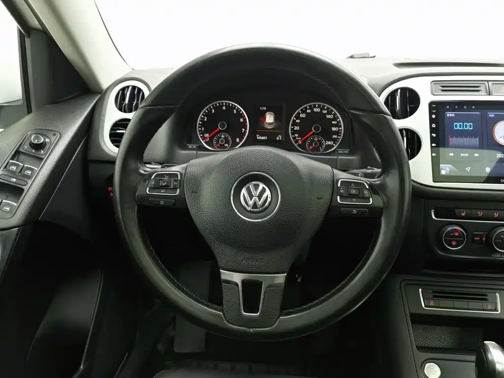 Volkswagen Tiguan 2016 — фото 11