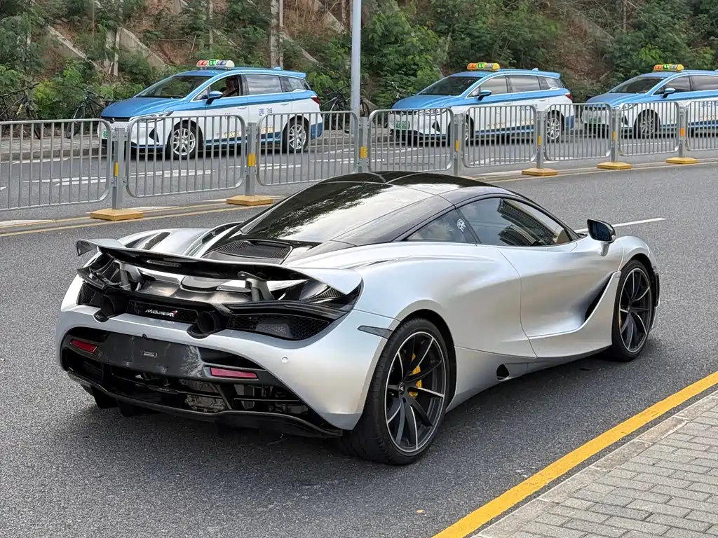 McLaren 720S 2019 — фото 7