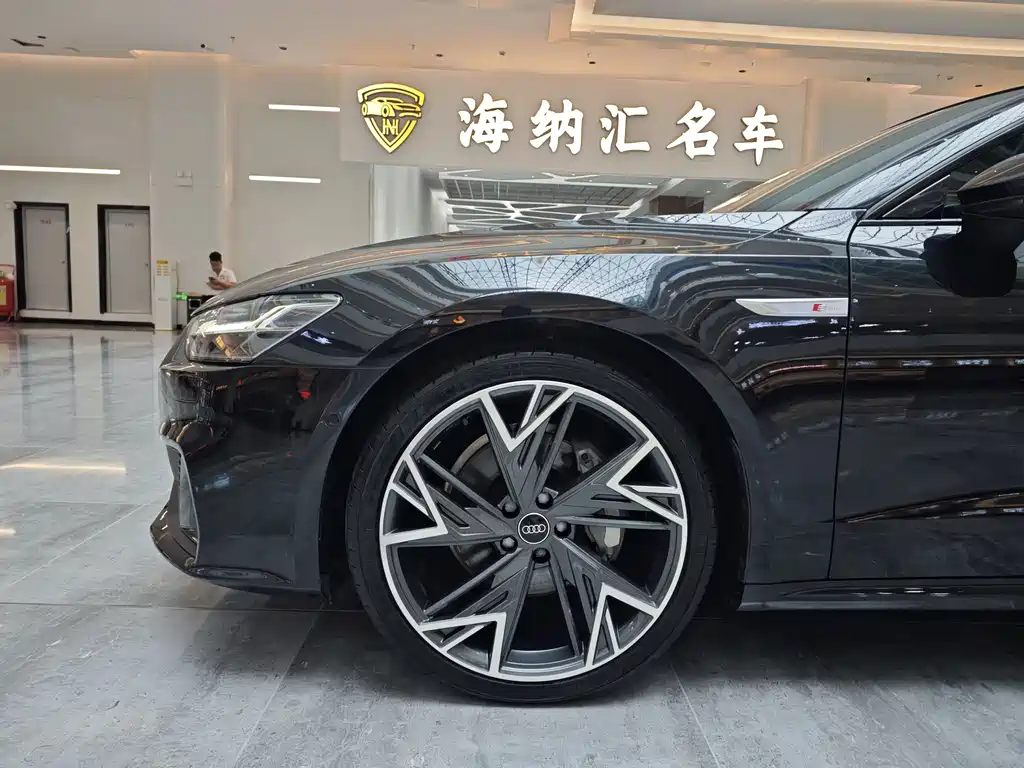 Audi A7L 2023
