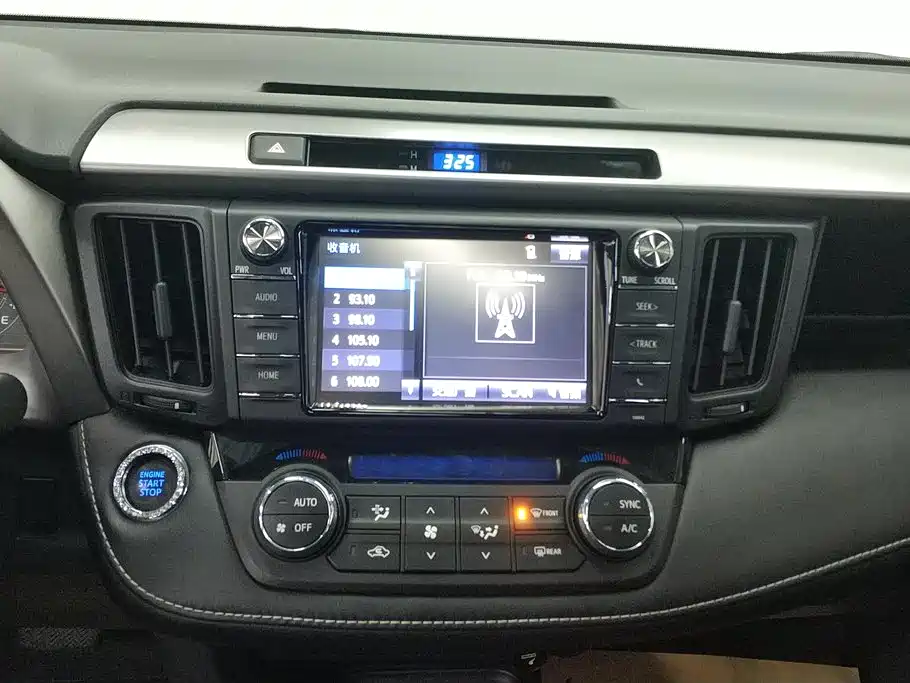 Toyota RAV4 2018 — фото 13