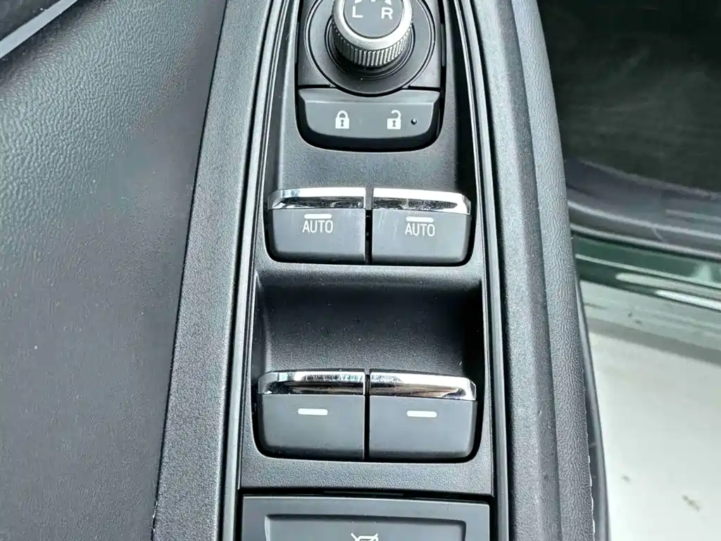 Subaru Forester 2022 — фото 11