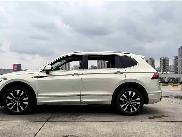 Volkswagen Tiguan L 2022 — фото 2