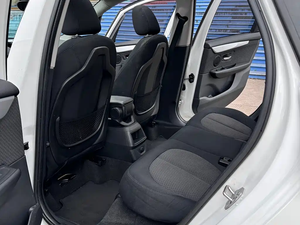 BMW 2 Series Active Tourer 2016 — фото 32