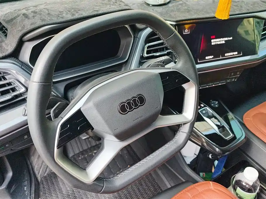 Audi Q4 e-tron 2024 — фото 15