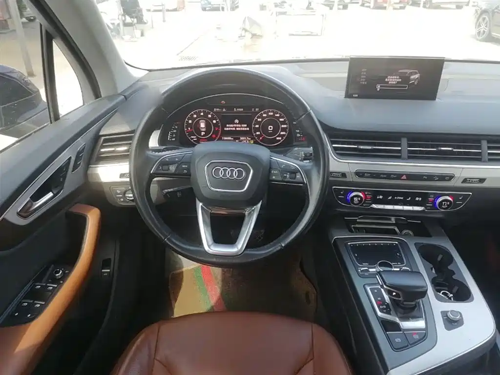 Audi Q7 2018 — фото 11