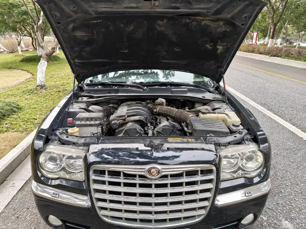 Chrysler 300C 2009 — фото 23