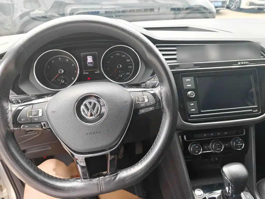 Volkswagen Tiguan L 2019 — фото 9