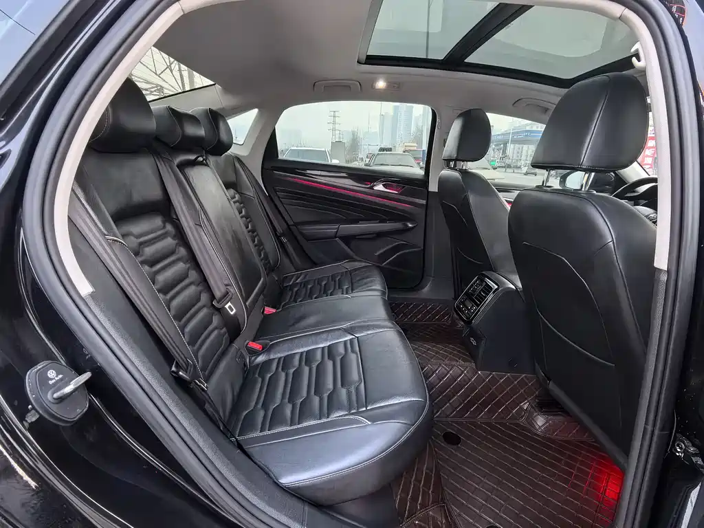 Volkswagen Passat 2019 — фото 15