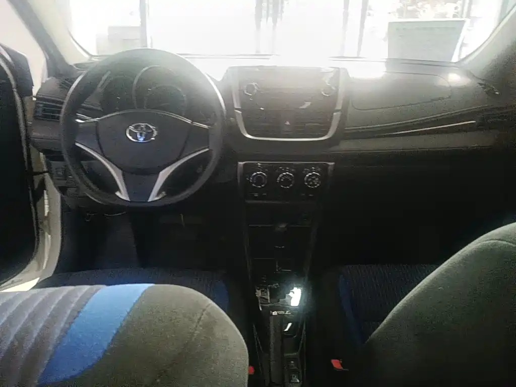 Toyota Yaris L 2016 — фото 10
