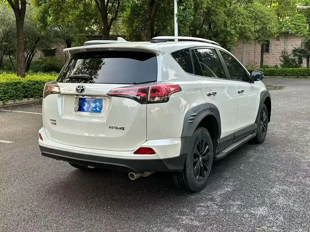 Toyota RAV4 2019 — фото 6