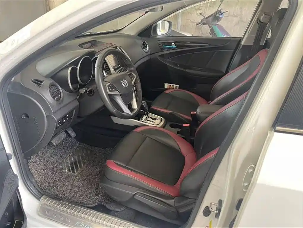 Changan Eado XT 2015