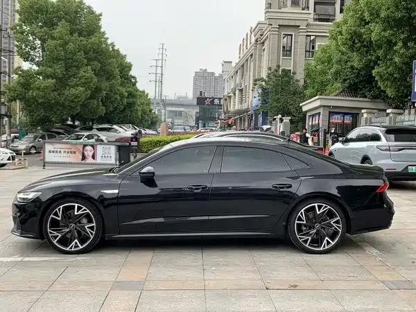 Audi A7L 2023