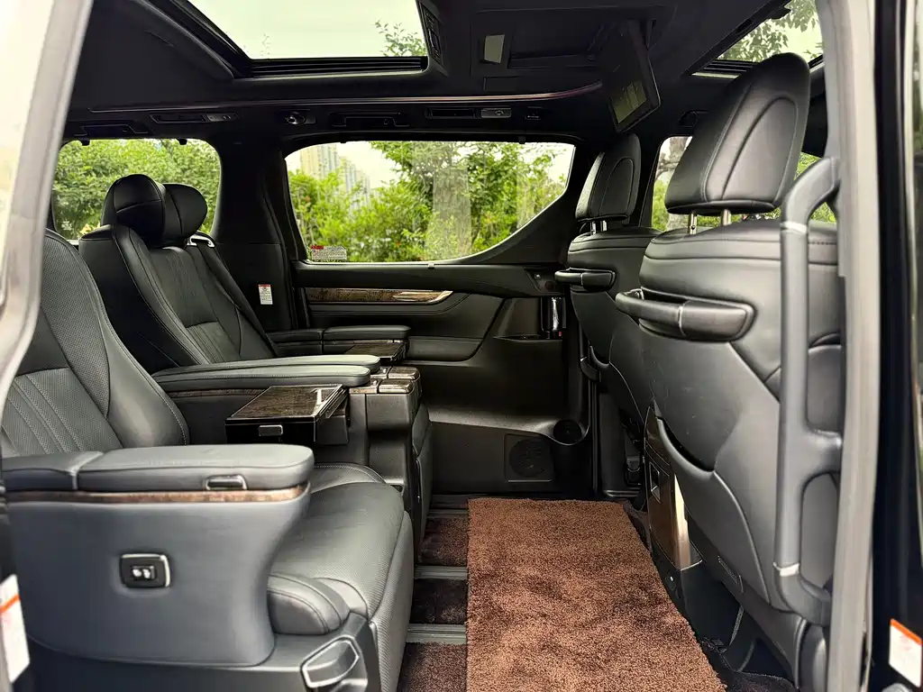 Toyota Alphard 2018 — фото 22