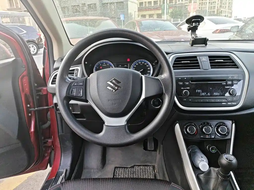 Suzuki S-Cross 2015