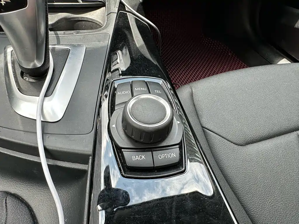 BMW 3 Series 2017 — фото 19