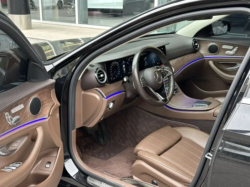 Mercedes-Benz E-Class 2022 — фото 11