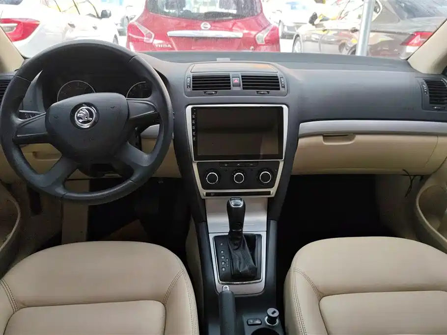 Skoda Octavia 2016 — фото 12