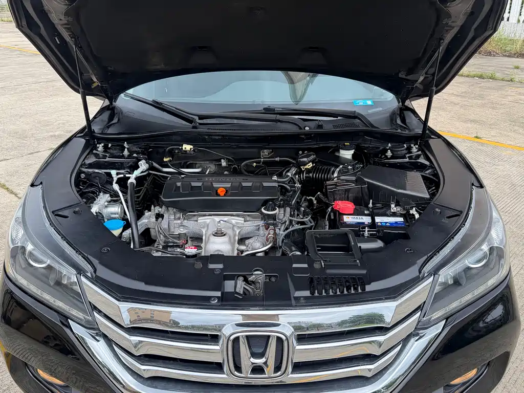 Honda Accord 2016 — фото 19