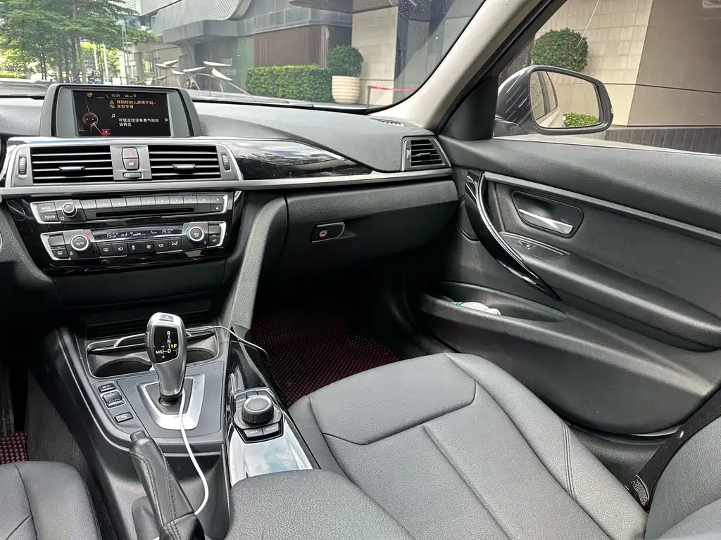 BMW 3 Series 2017 — фото 14