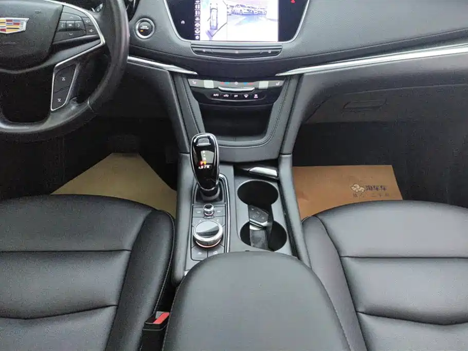 Cadillac XT5 2020 — фото 15