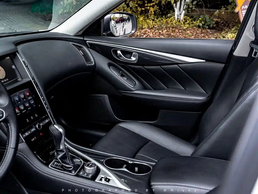 Infiniti Q50L 2015
