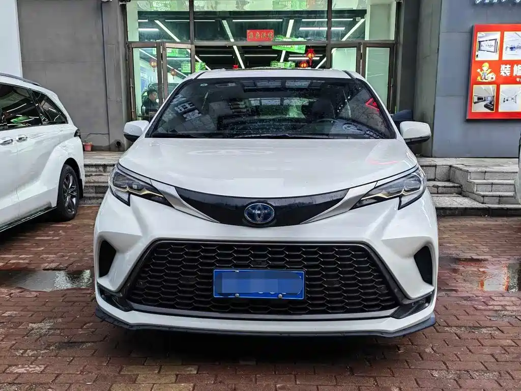 Toyota Granvia 2023