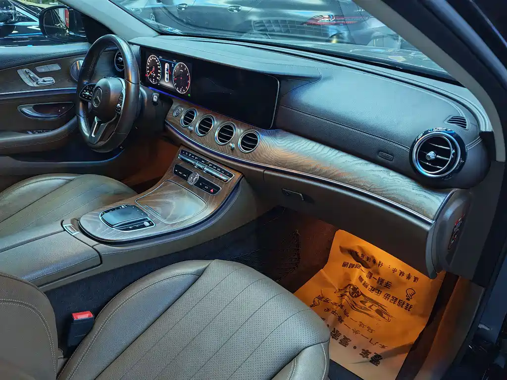 Mercedes-Benz E-Class 2019 — фото 17