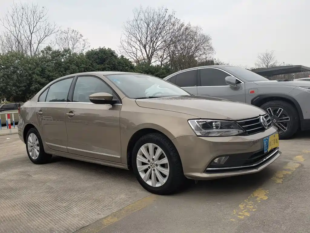 Volkswagen Sagitar 2016