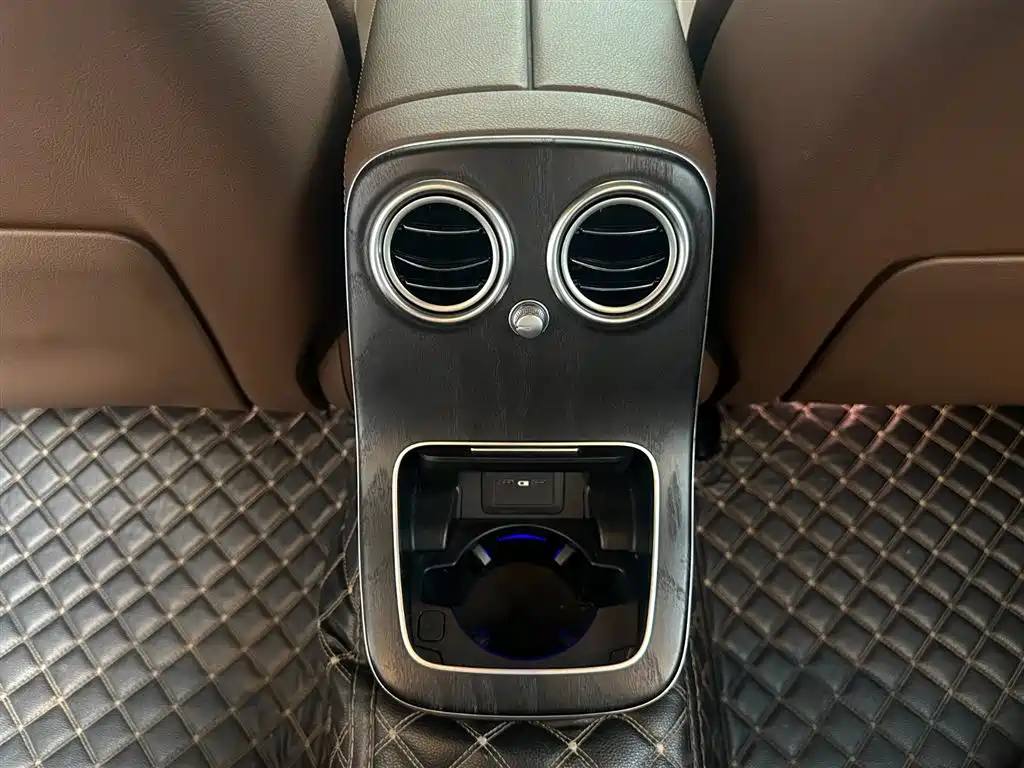 Mercedes-Benz E-Class 2020 — фото 10